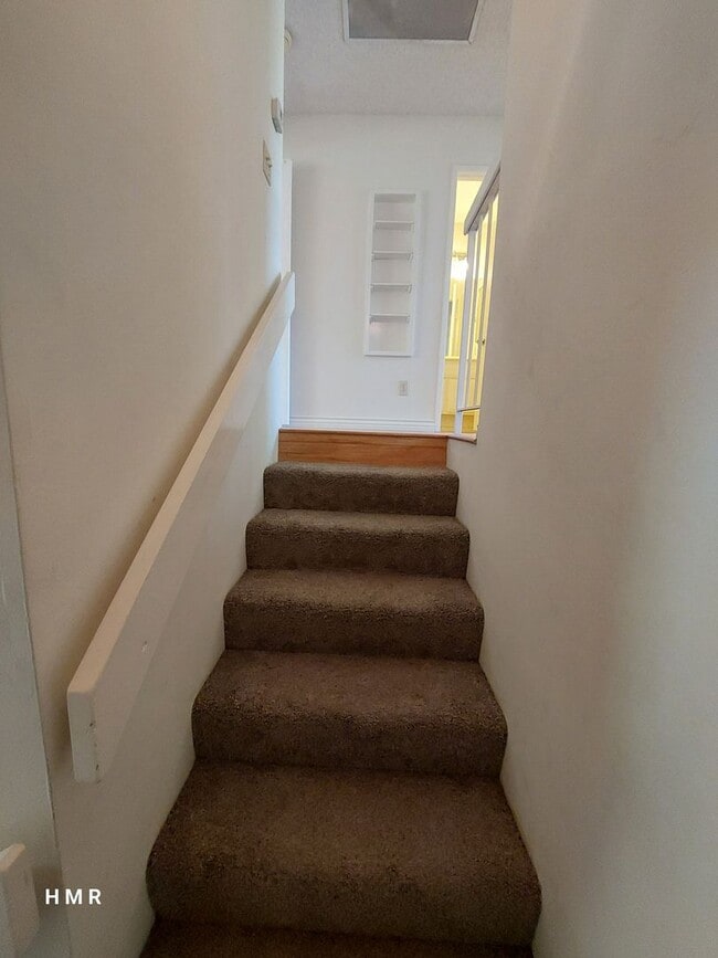 Building Photo - 3 bedrooms 3 baths in San Dimas Glenwood T...