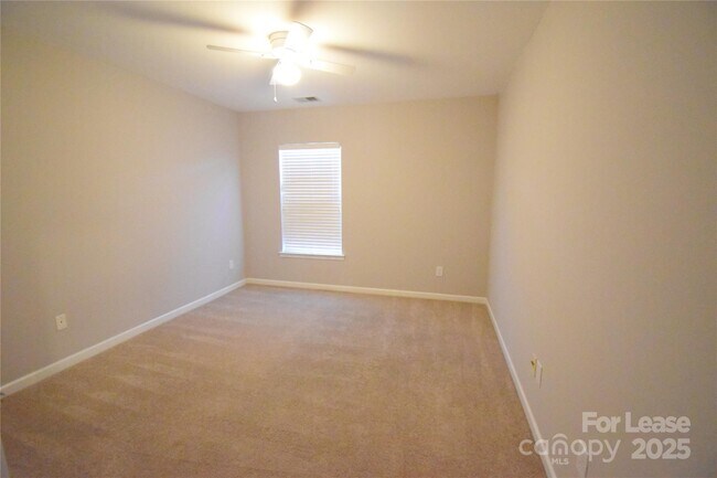 Building Photo - 6827 Braddock Ln