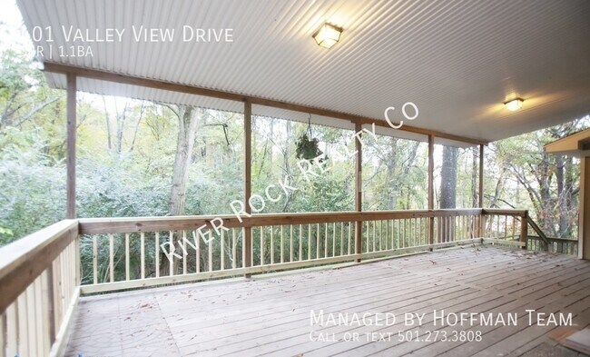 Building Photo - 401 Valley View Dr