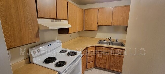 Building Photo - 4642 S Arlington Park Dr