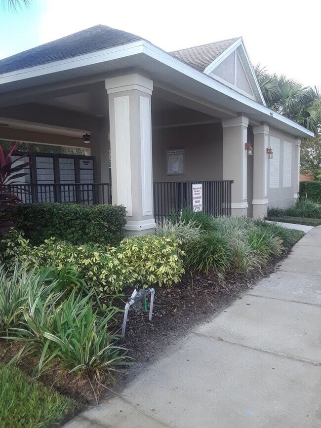 Building Photo - Must see beautiful 3 bedrooms and 2.5 Bath...