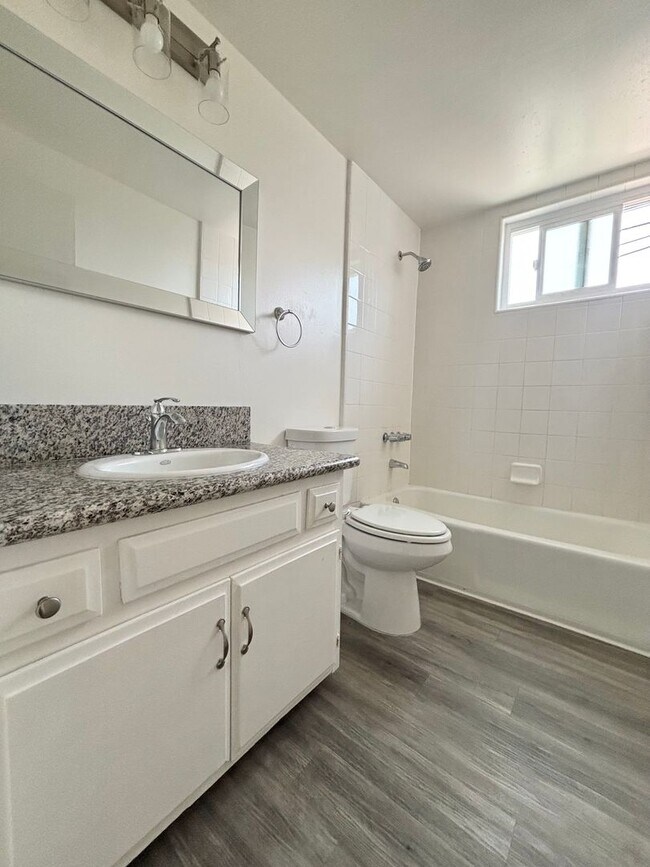 Building Photo - Quiet Back Unit with Garage and Washer/Dryer