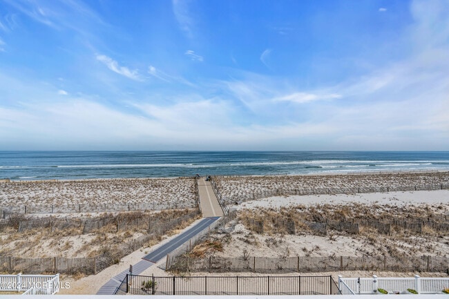 Building Photo - 3574 Ocean Terrace