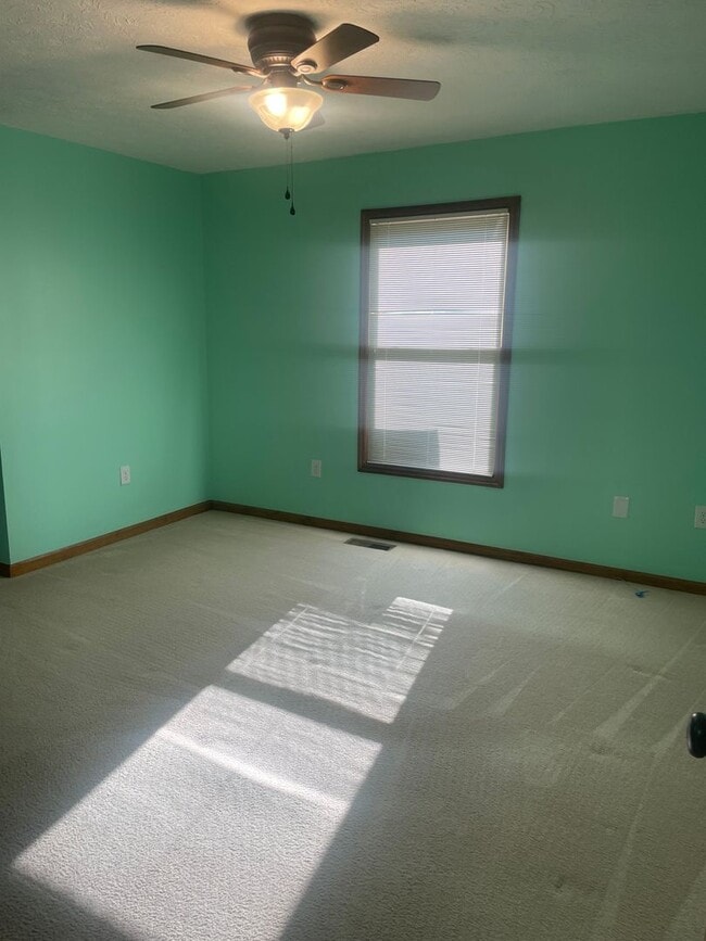 Building Photo - LaFollette 37766 - Charming Ranch-Style 3 ...