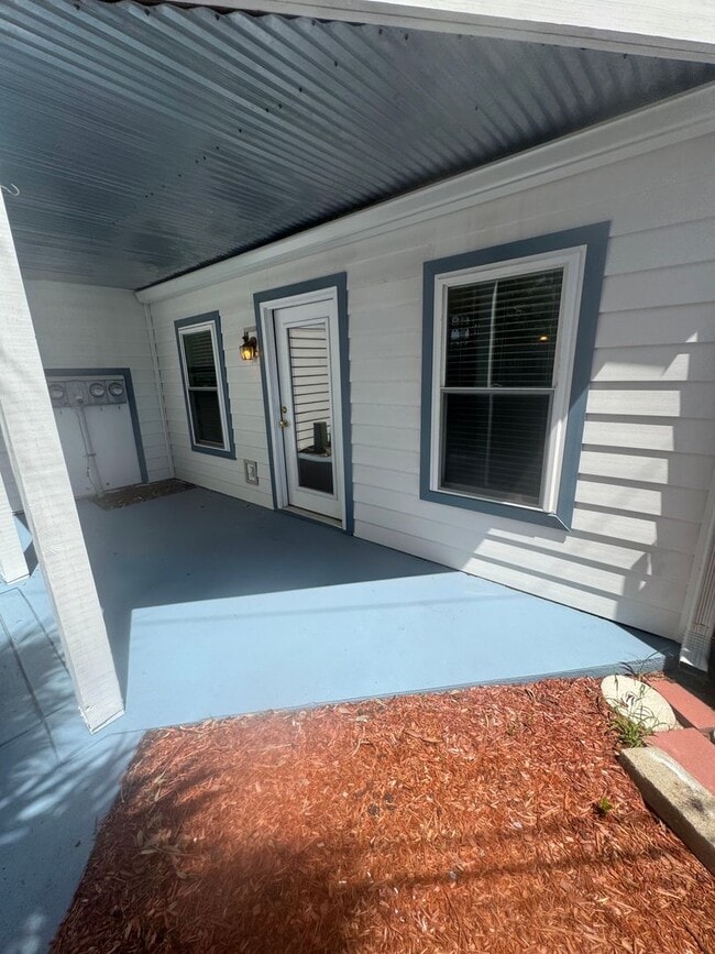 Building Photo - 6545 N Lagoon Dr