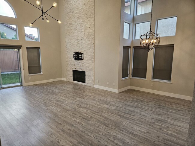 Building Photo - Remodeled Modern Home for Rent in Rocklin