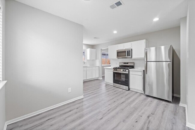 Building Photo - 17043 Macleish Dr