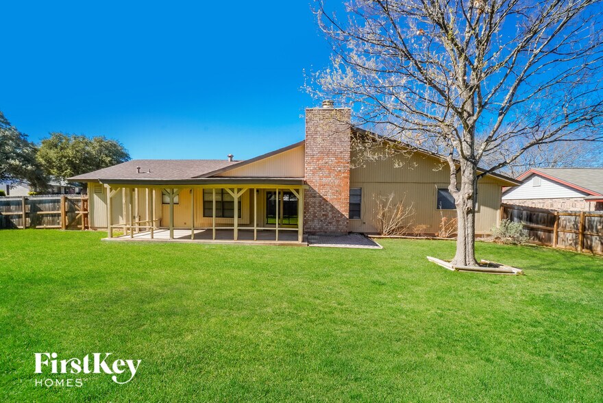 Building Photo - 1702 Jay Schellman St