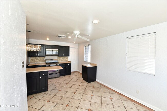 Building Photo - 415 Balboa Rd