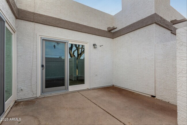 Building Photo - 1424 N Dorsey Ln