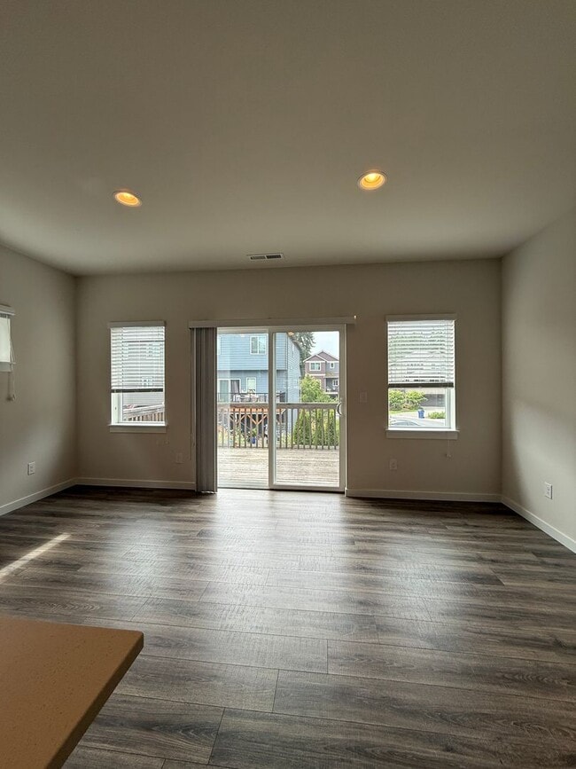 Building Photo - Spacious 3BR Home in Arcadia Terrace
