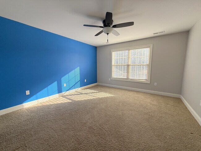 Building Photo - 118 Crystal Lake Dr