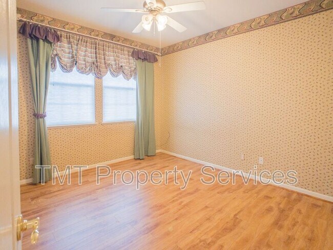 Building Photo - 9510 Stone Springs Dr