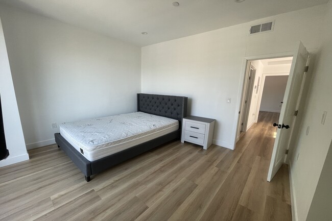 Building Photo - 8662 Cadillac Ave