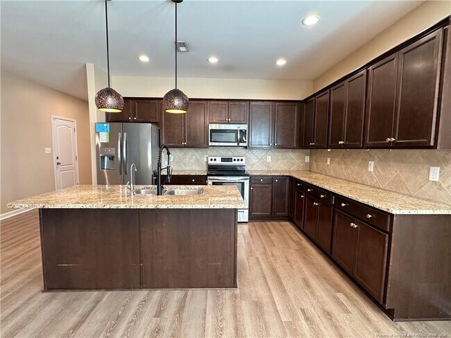 Building Photo - 2040 Stonewash Dr