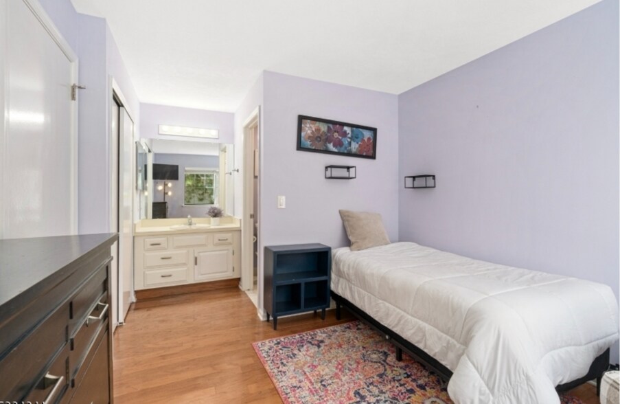 Building Photo - 11 Bentley Ct