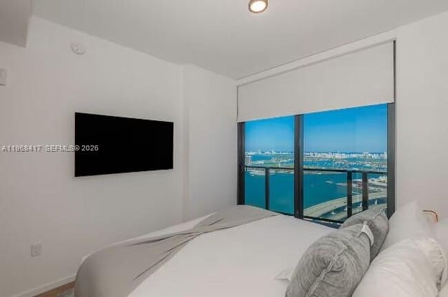 Building Photo - 398 NE 5th St