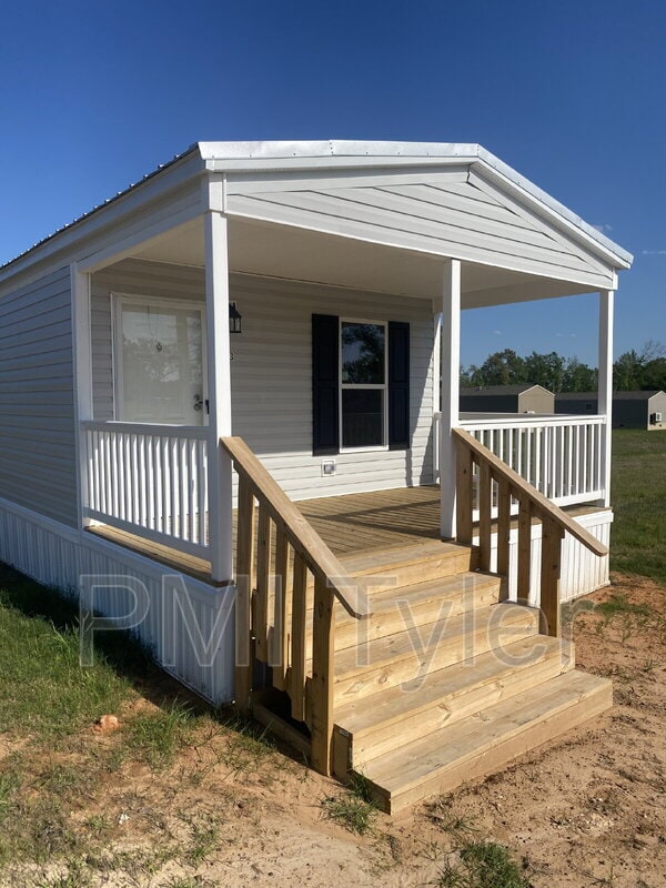 Building Photo - 123 Dogwood Dr