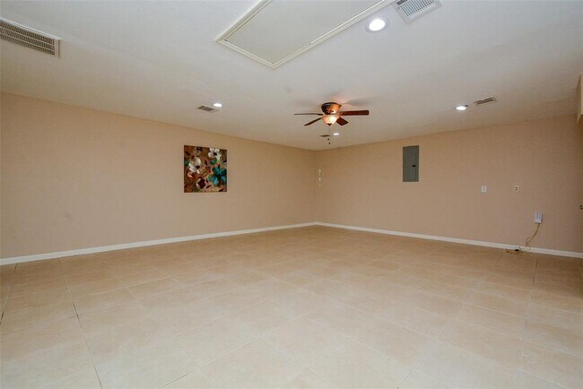 Building Photo - 16326 Cypress Bend Dr