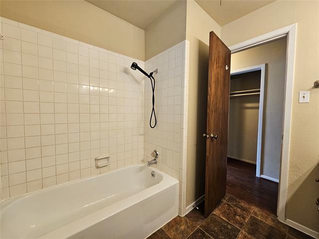 Building Photo - 2210 Lavern St