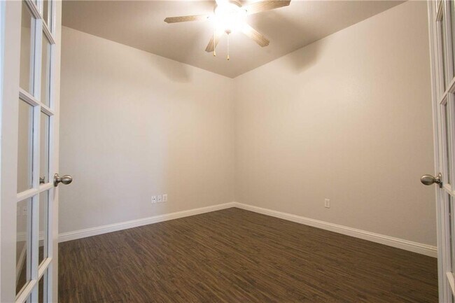 Building Photo - 602 Red Bud Cove