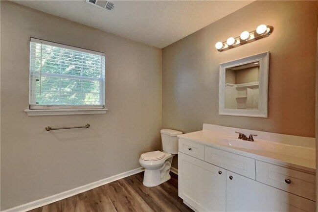 Building Photo - 679 Fernstone Trail