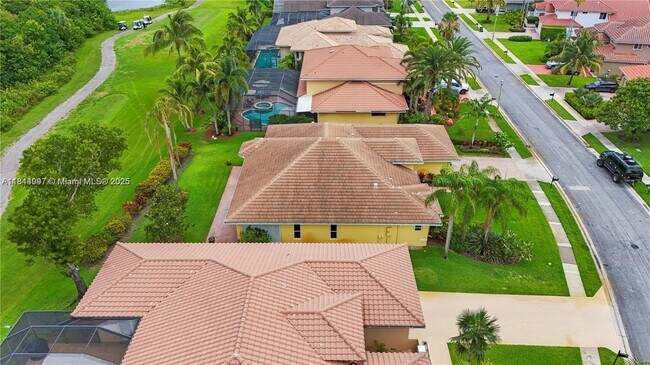 Building Photo - 720 Cypress Pointe Dr W