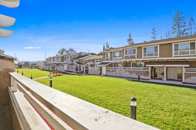 Building Photo - 989 W Imperial Hwy