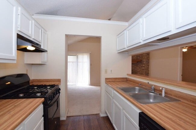 Building Photo - 12206 Alderbrook Dr