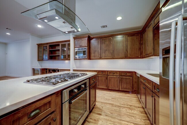 Building Photo - 2409 Morse St