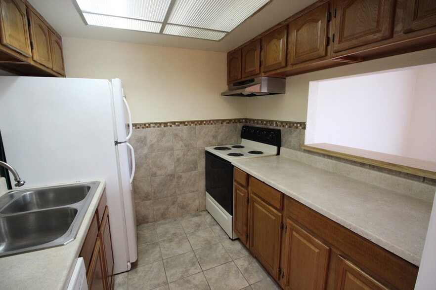 Building Photo - 8401 N New Braunfels Ave