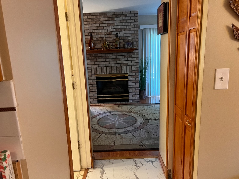Building Photo - 2694 College Hill Cir