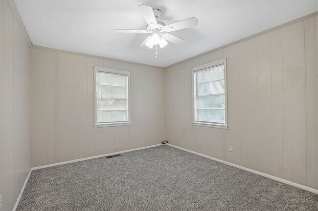 Building Photo - QUAINT 2 Bed, 1 Bath Home in Blue Ridge!!