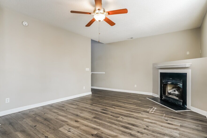 Building Photo - 1940 Shadow Glen Dr