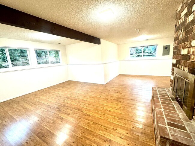 Building Photo - Charming 1-Bedroom 1 bath duplex in Gig Harbor