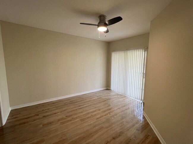 Building Photo - 136 SW Peacock Blvd