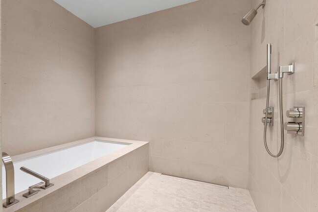 Building Photo - Park Lane 5305 - 3BR w/Swimming Pool and Yard!