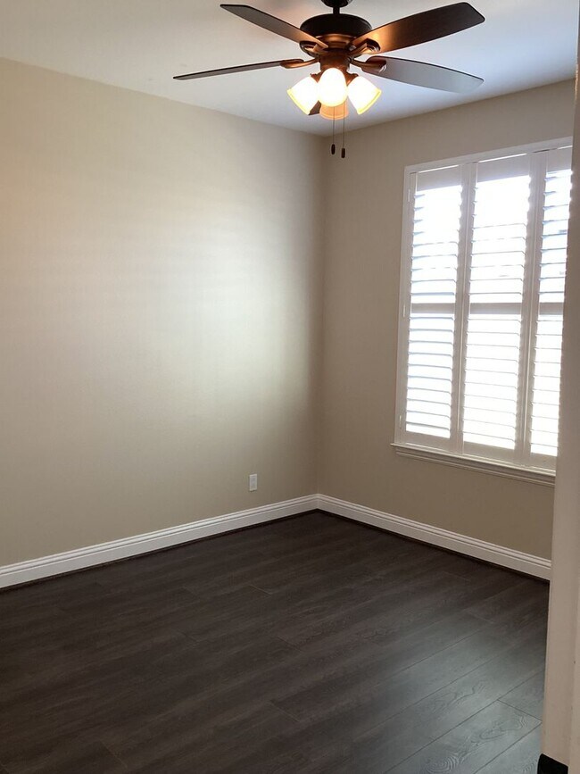 Building Photo - Beautiful Newer Rice Ranch Single Story Ho...