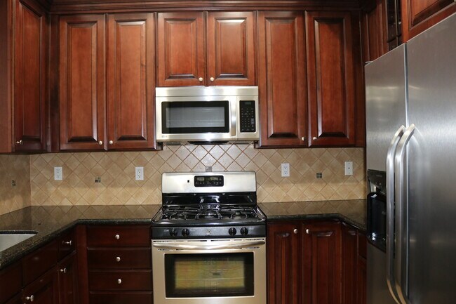 Building Photo - 4904 Laurel Canyon Blvd