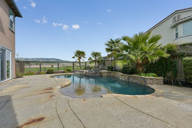 Building Photo - 4 Bed 5 Bath, Beautiful Home In Danville, With A Pool!