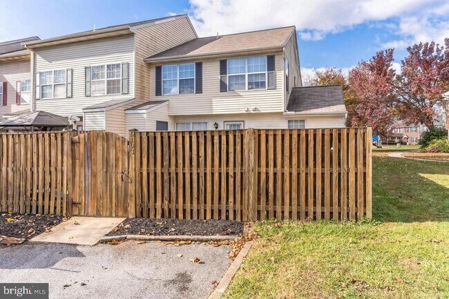 Building Photo - 6103 Red Squirrel Pl