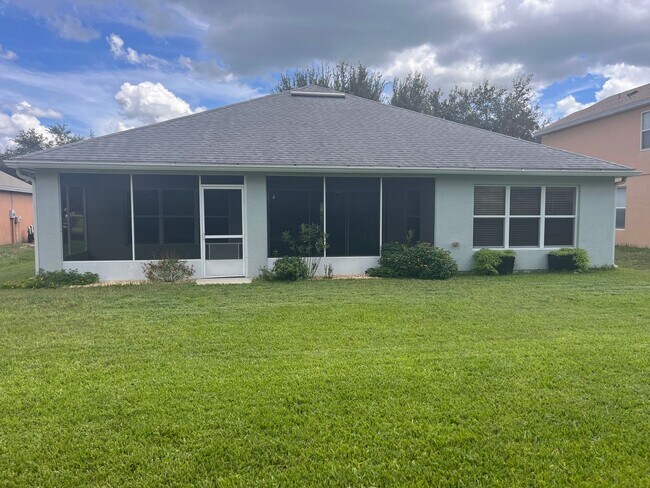 Building Photo - 4146 SW 47th Ct