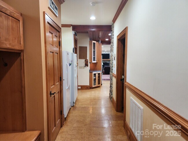 Building Photo - 16946 Belle Isle Dr