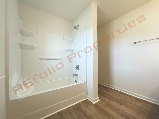 Building Photo - 6117 Oak Psge Dr