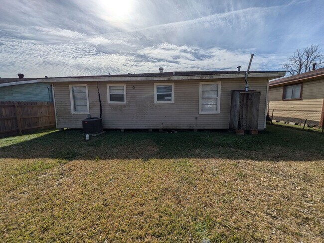 Building Photo - 3486 Westmoreland Ave