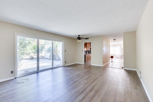 Building Photo - 3 BR 2 BA house Move in  ready