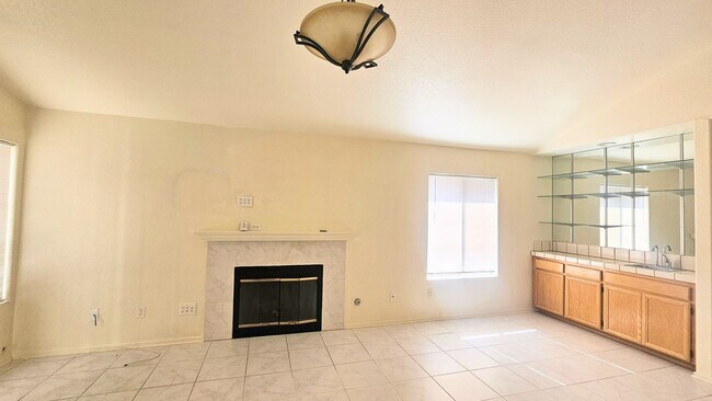 Building Photo - Gorgeous Single Story Home- Huge Back Yard...