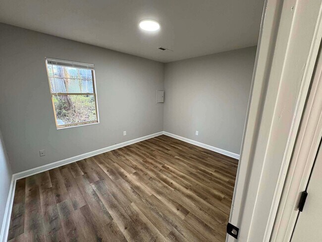 Building Photo - 940Norris St Brownsville St