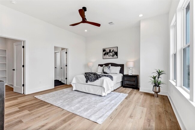 Building Photo - 4703 Oats St