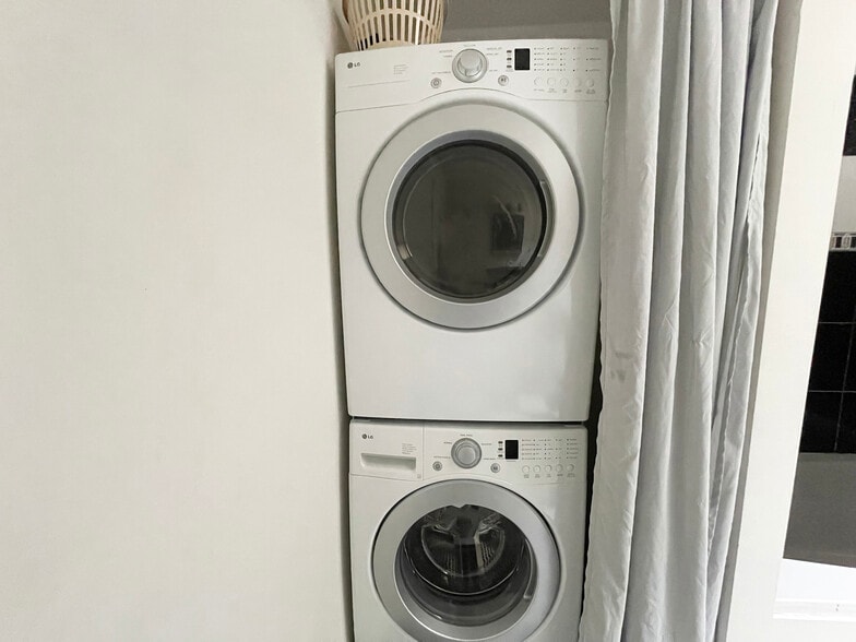 Washer/Dryer - 2242 Linden Ave